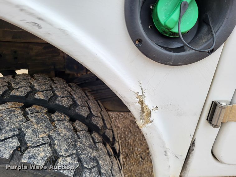 image for item LR9136 2015 Dodge Ram 5500HD  bucket truck