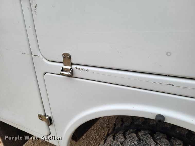 image for item LR9136 2015 Dodge Ram 5500HD  bucket truck