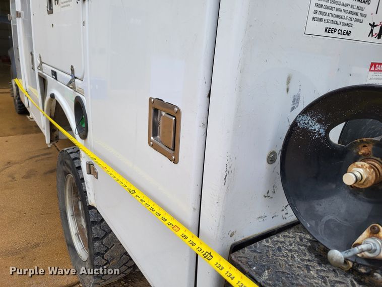 image for item LR9136 2015 Dodge Ram 5500HD  bucket truck