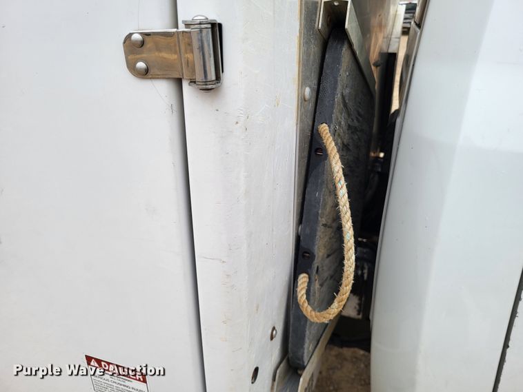 image for item LR9136 2015 Dodge Ram 5500HD  bucket truck