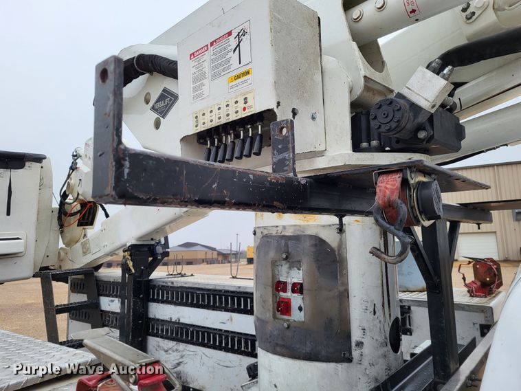 image for item LR9136 2015 Dodge Ram 5500HD  bucket truck