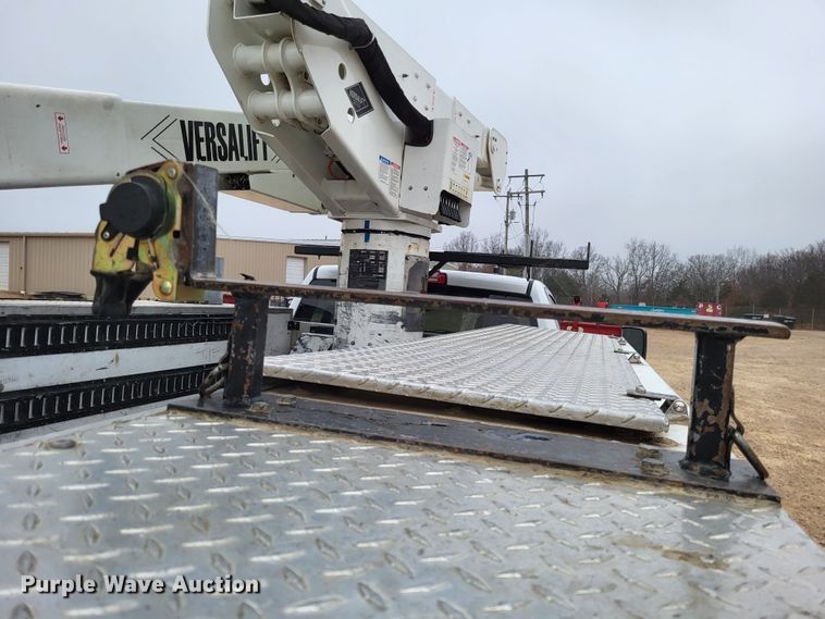 image for item LR9136 2015 Dodge Ram 5500HD  bucket truck