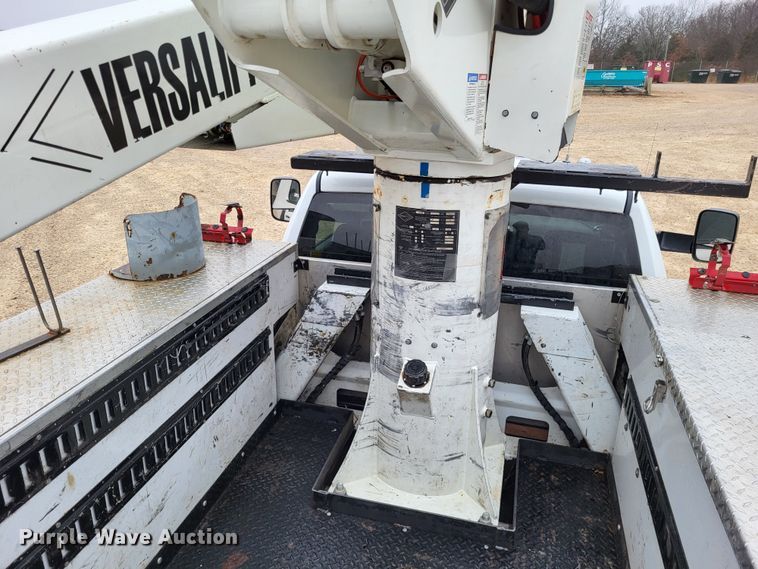 image for item LR9136 2015 Dodge Ram 5500HD  bucket truck