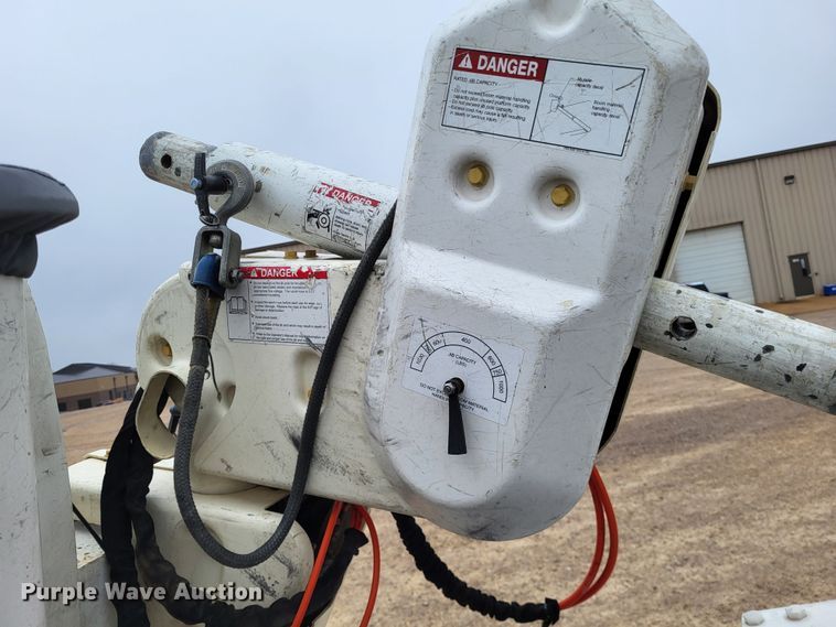 image for item LR9136 2015 Dodge Ram 5500HD  bucket truck