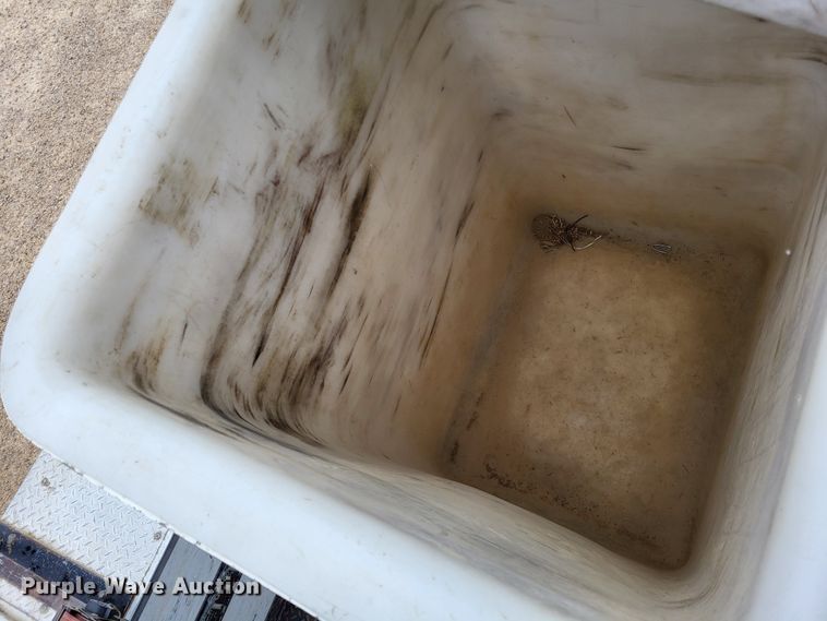 image for item LR9136 2015 Dodge Ram 5500HD  bucket truck