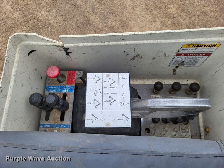 image for item LR9136 2015 Dodge Ram 5500HD  bucket truck