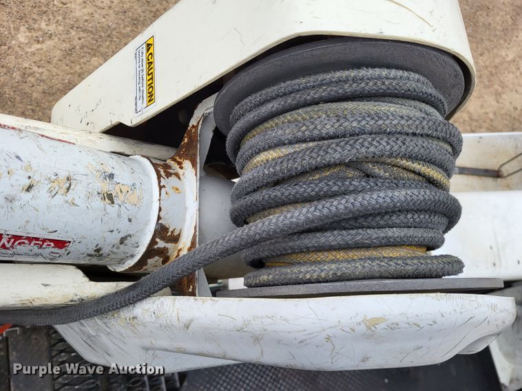 image for item LR9136 2015 Dodge Ram 5500HD  bucket truck