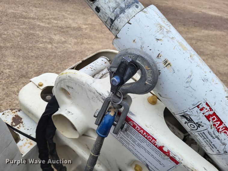 image for item LR9136 2015 Dodge Ram 5500HD  bucket truck