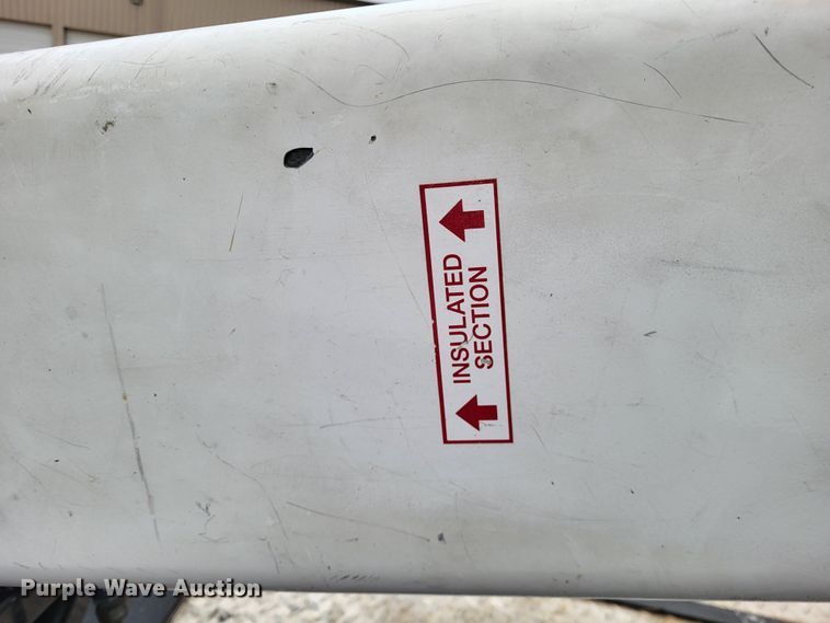 image for item LR9136 2015 Dodge Ram 5500HD  bucket truck