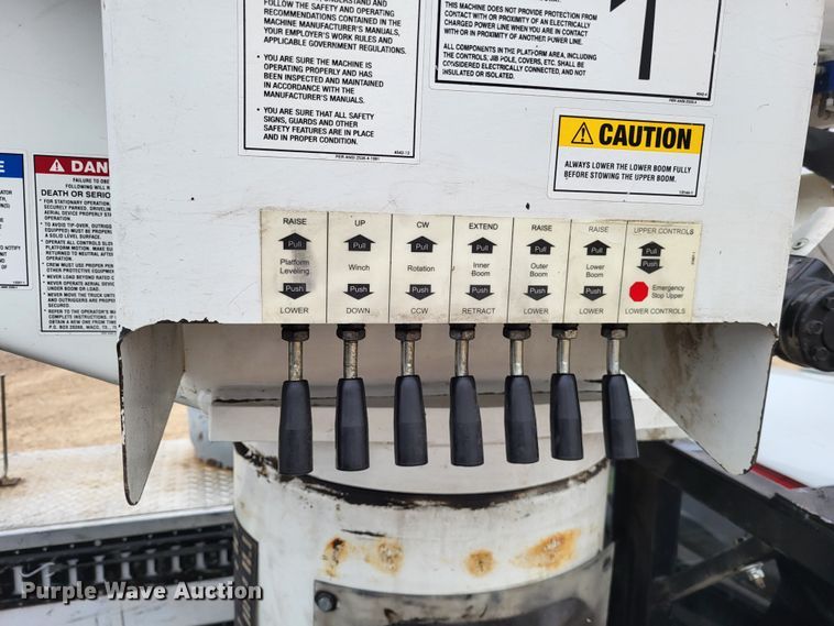 image for item LR9136 2015 Dodge Ram 5500HD  bucket truck