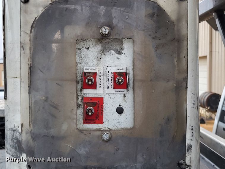 image for item LR9136 2015 Dodge Ram 5500HD  bucket truck