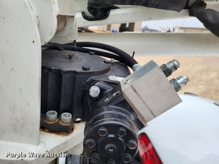 image for item LR9136 2015 Dodge Ram 5500HD  bucket truck