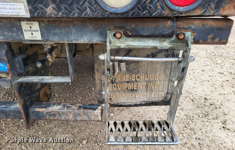 image for item LR9136 2015 Dodge Ram 5500HD  bucket truck