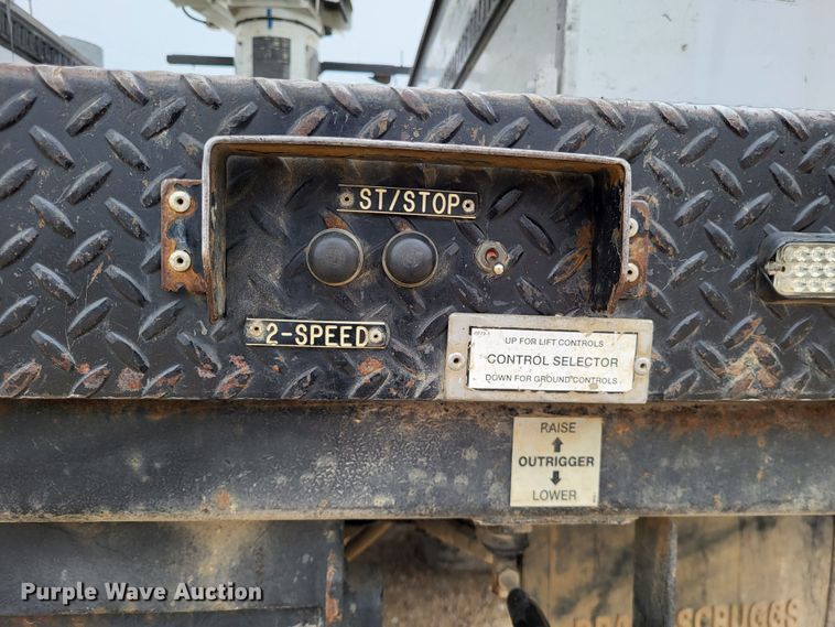 image for item LR9136 2015 Dodge Ram 5500HD  bucket truck