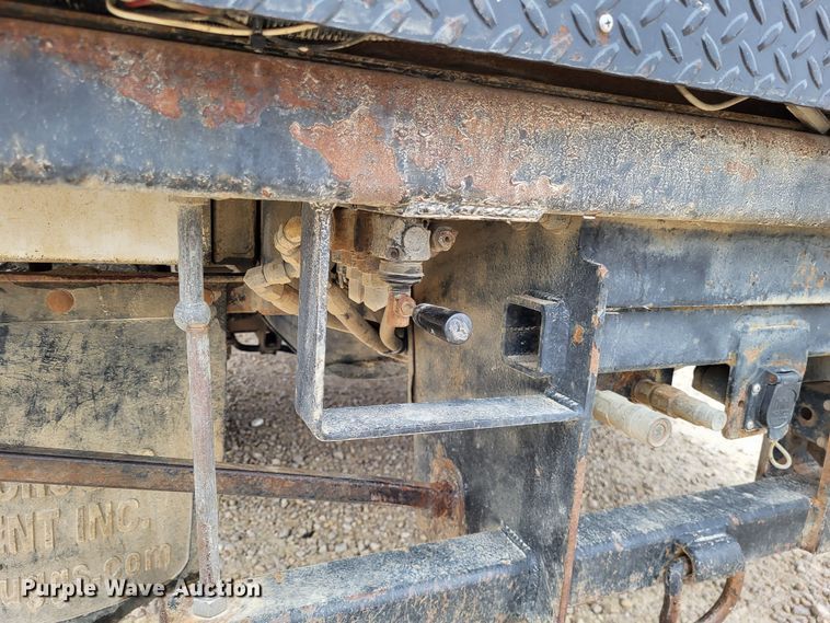 image for item LR9136 2015 Dodge Ram 5500HD  bucket truck