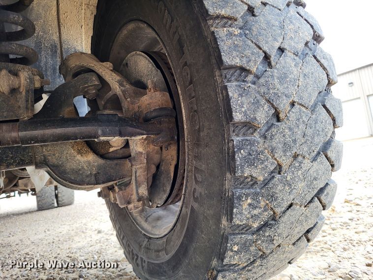 image for item LR9136 2015 Dodge Ram 5500HD  bucket truck