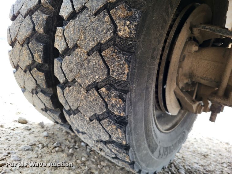 image for item LR9136 2015 Dodge Ram 5500HD  bucket truck