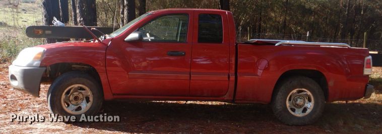 image for item MM9593 2008 Mitsubishi Raider  Ext. Cab pickup truck