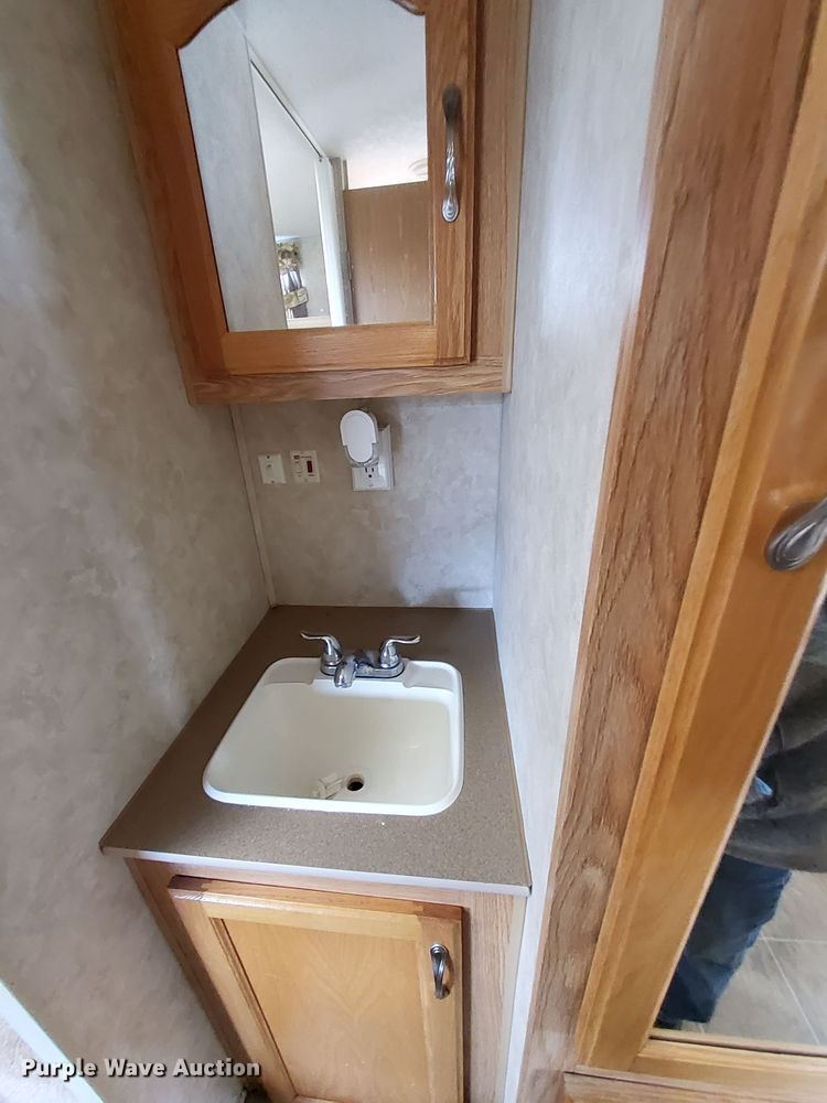 image for item MM9602 2006 KZRV Sportsman  camper