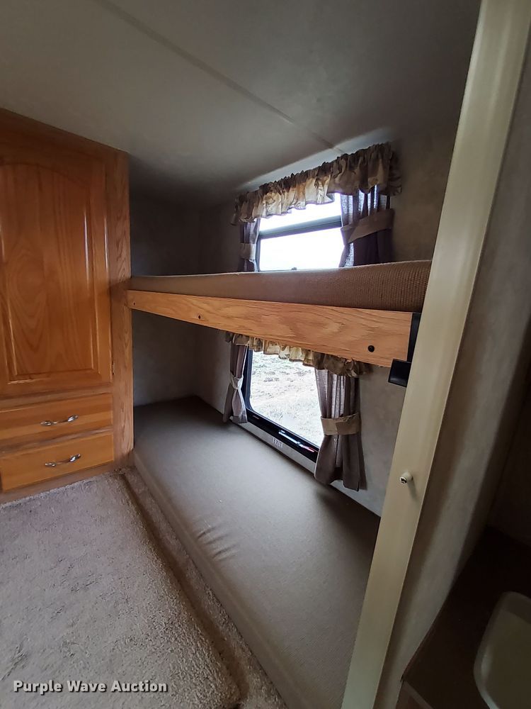 image for item MM9602 2006 KZRV Sportsman  camper