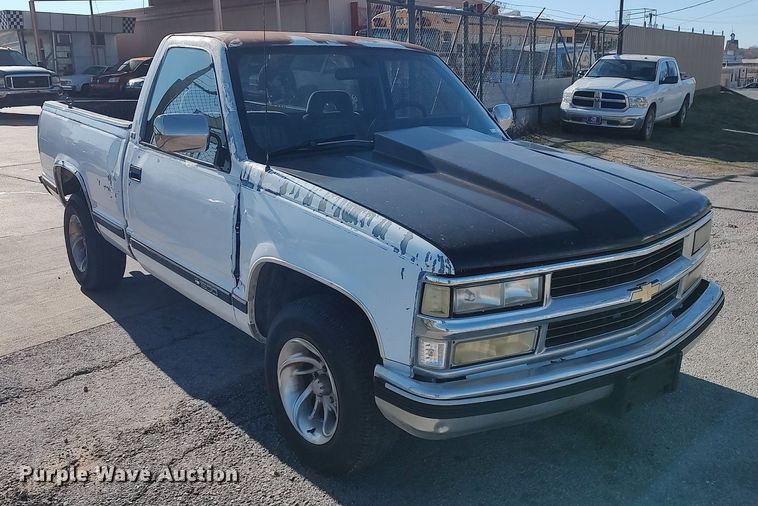 image for item MM9885 1993 Chevrolet C1500  pickup truck