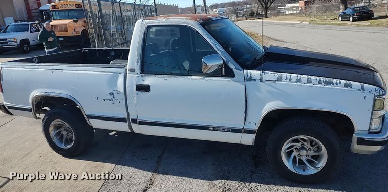 image for item MM9885 1993 Chevrolet C1500  pickup truck