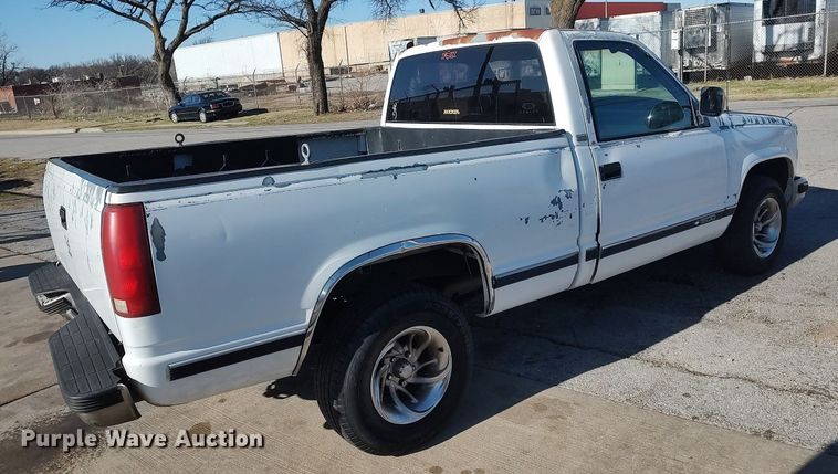 image for item MM9885 1993 Chevrolet C1500  pickup truck