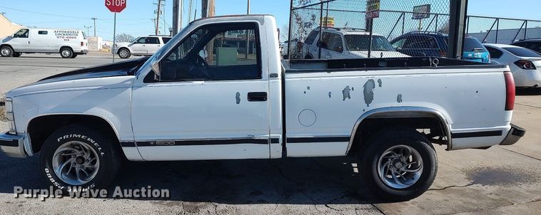 image for item MM9885 1993 Chevrolet C1500  pickup truck