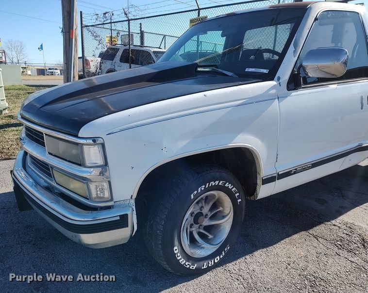 image for item MM9885 1993 Chevrolet C1500  pickup truck