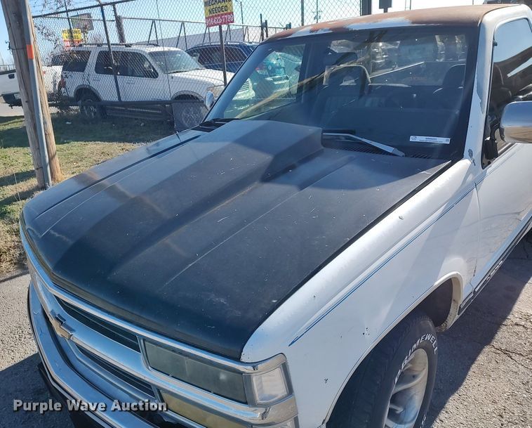image for item MM9885 1993 Chevrolet C1500  pickup truck