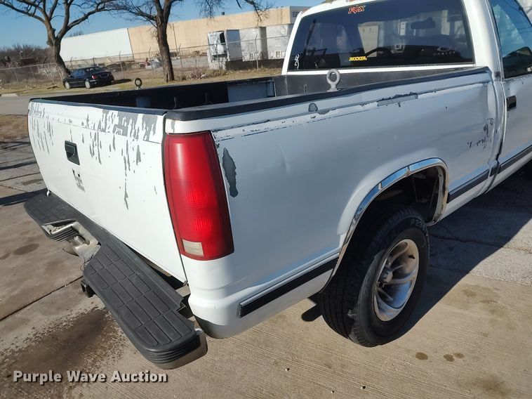 image for item MM9885 1993 Chevrolet C1500  pickup truck