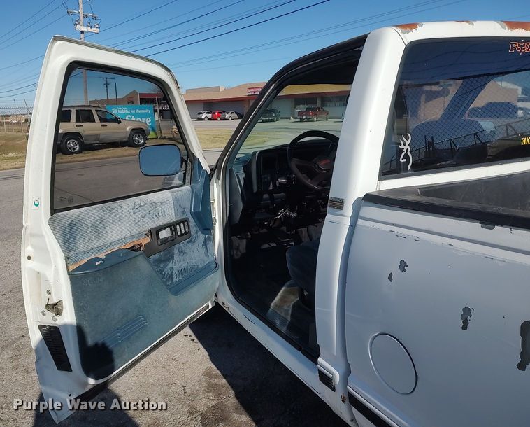 image for item MM9885 1993 Chevrolet C1500  pickup truck