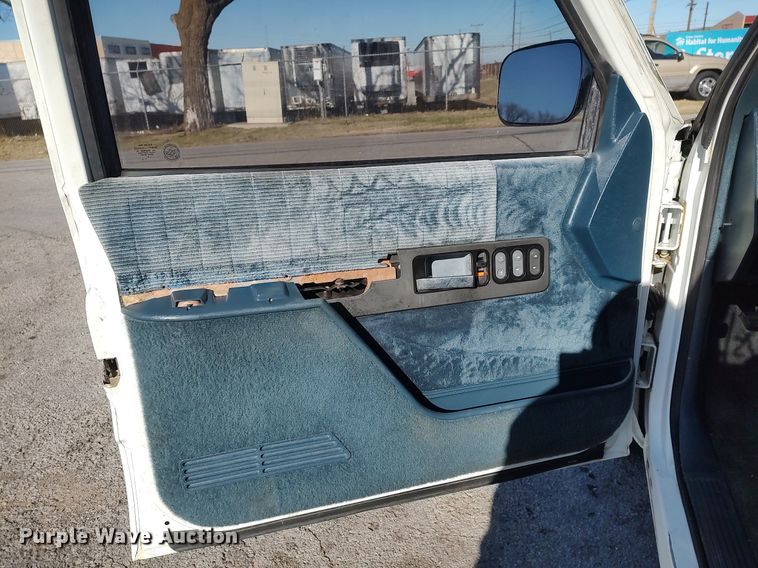 image for item MM9885 1993 Chevrolet C1500  pickup truck