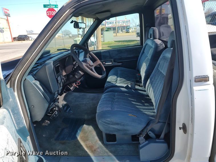 image for item MM9885 1993 Chevrolet C1500  pickup truck