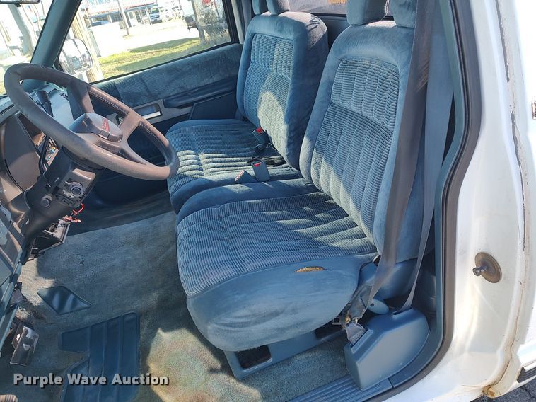 image for item MM9885 1993 Chevrolet C1500  pickup truck