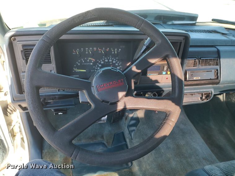 image for item MM9885 1993 Chevrolet C1500  pickup truck