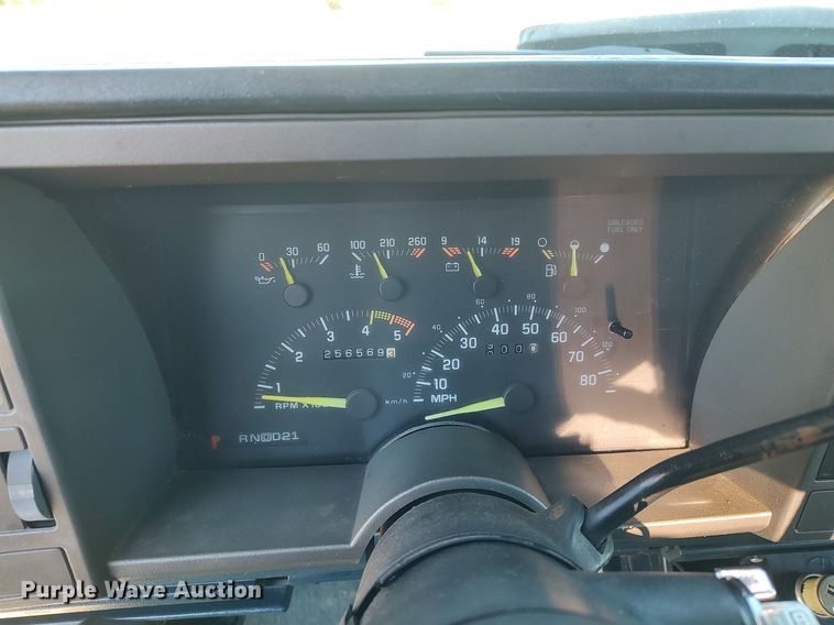 image for item MM9885 1993 Chevrolet C1500  pickup truck