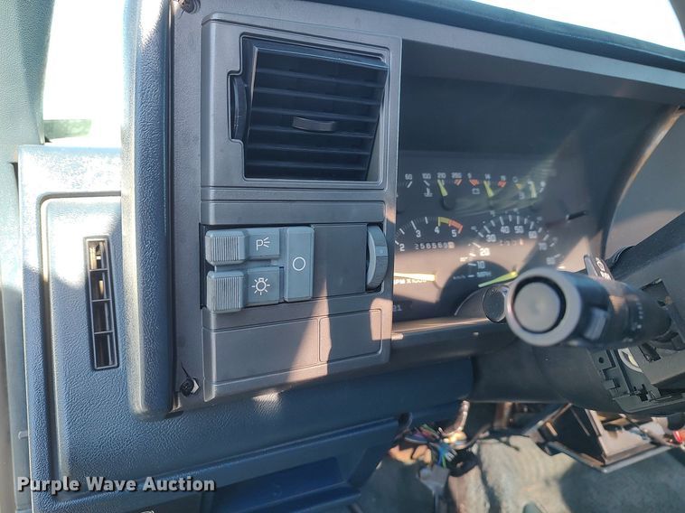 image for item MM9885 1993 Chevrolet C1500  pickup truck