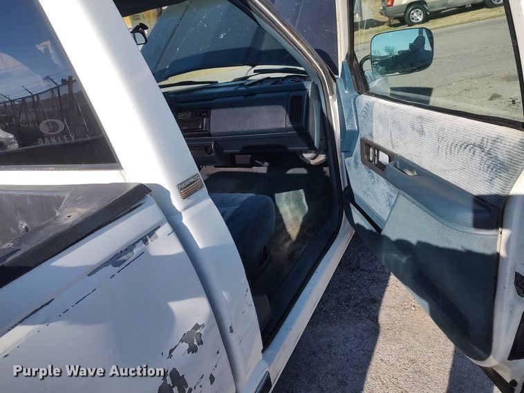 image for item MM9885 1993 Chevrolet C1500  pickup truck