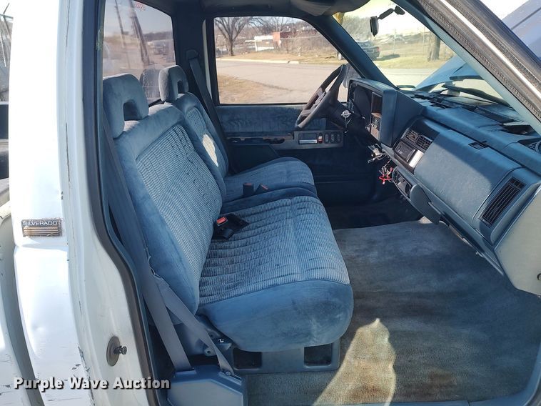 image for item MM9885 1993 Chevrolet C1500  pickup truck