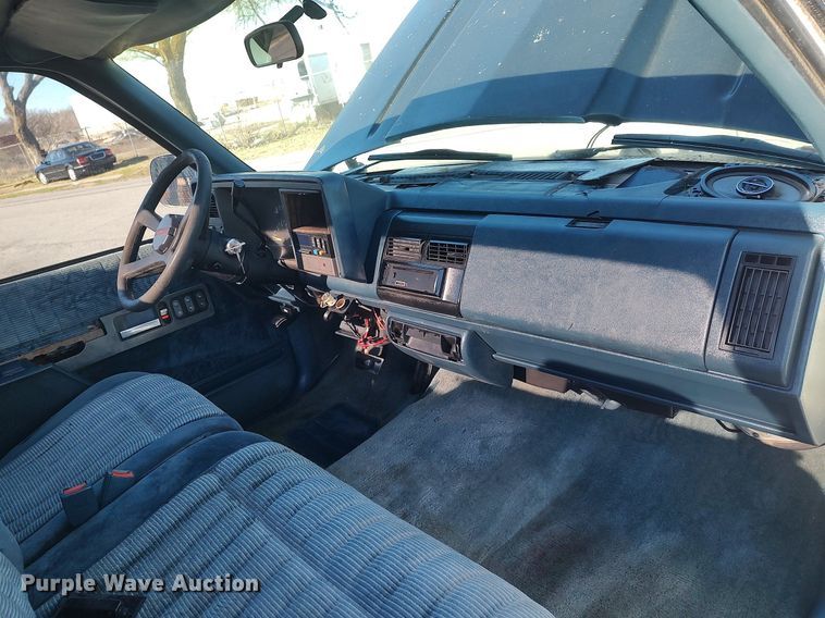 image for item MM9885 1993 Chevrolet C1500  pickup truck