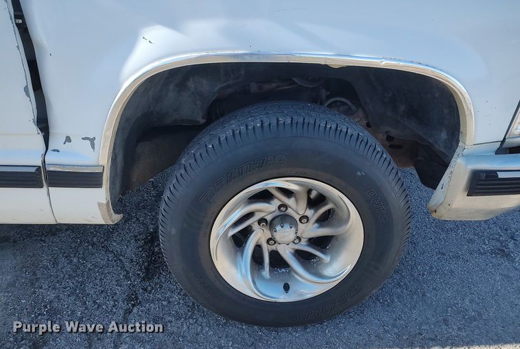 image for item MM9885 1993 Chevrolet C1500  pickup truck