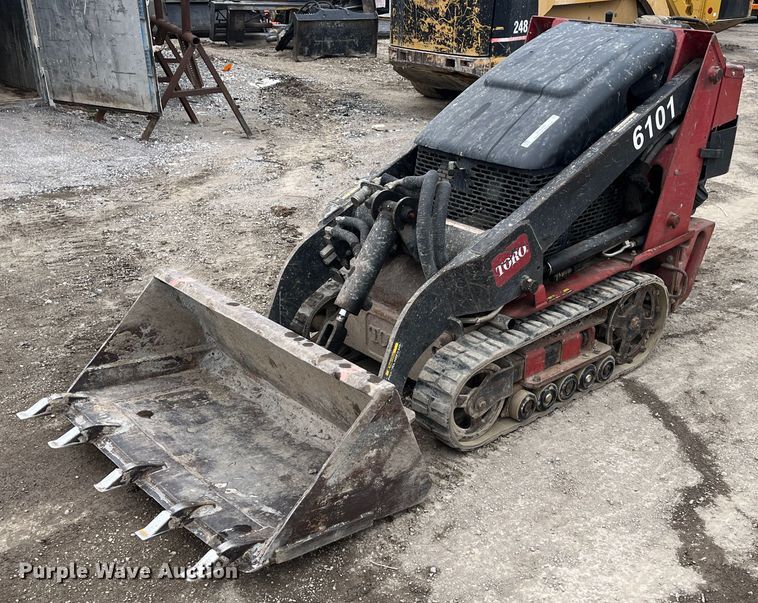 image for item MN9495 Toro Dingo TX420  compact utility loader