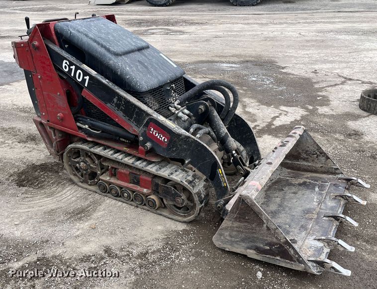 image for item MN9495 Toro Dingo TX420  compact utility loader