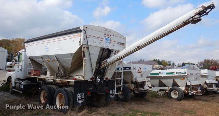 image for item MW9304 1995 White GMC WG  fertilizer delivery truck