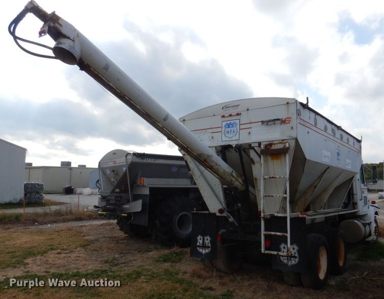 image for item MW9304 1995 White GMC WG  fertilizer delivery truck