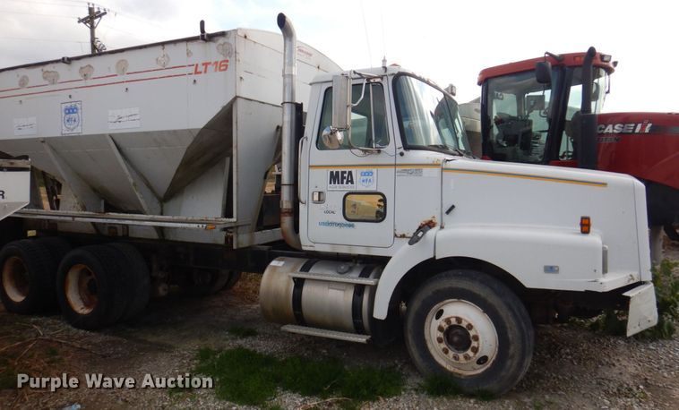 image for item MW9304 1995 White GMC WG  fertilizer delivery truck