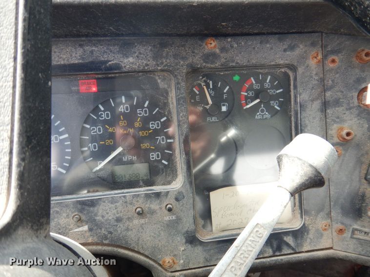 image for item MW9304 1995 White GMC WG  fertilizer delivery truck