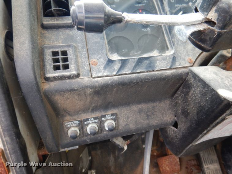 image for item MW9304 1995 White GMC WG  fertilizer delivery truck