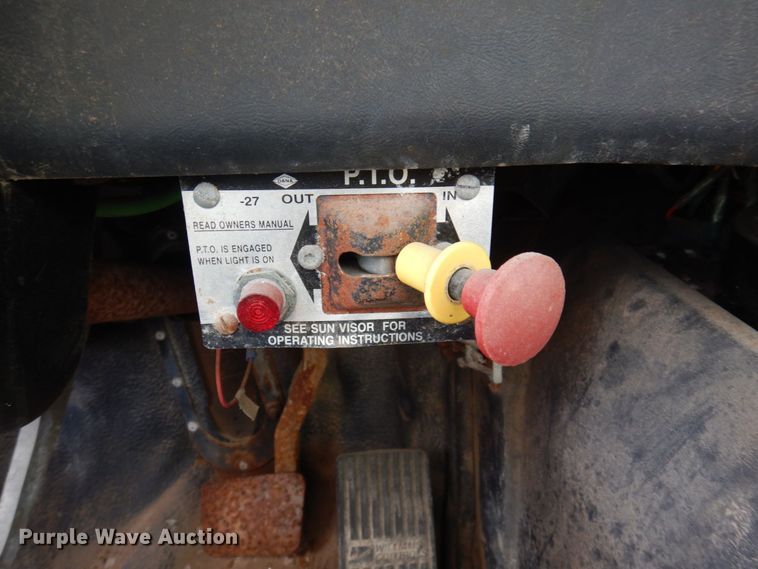 image for item MW9304 1995 White GMC WG  fertilizer delivery truck